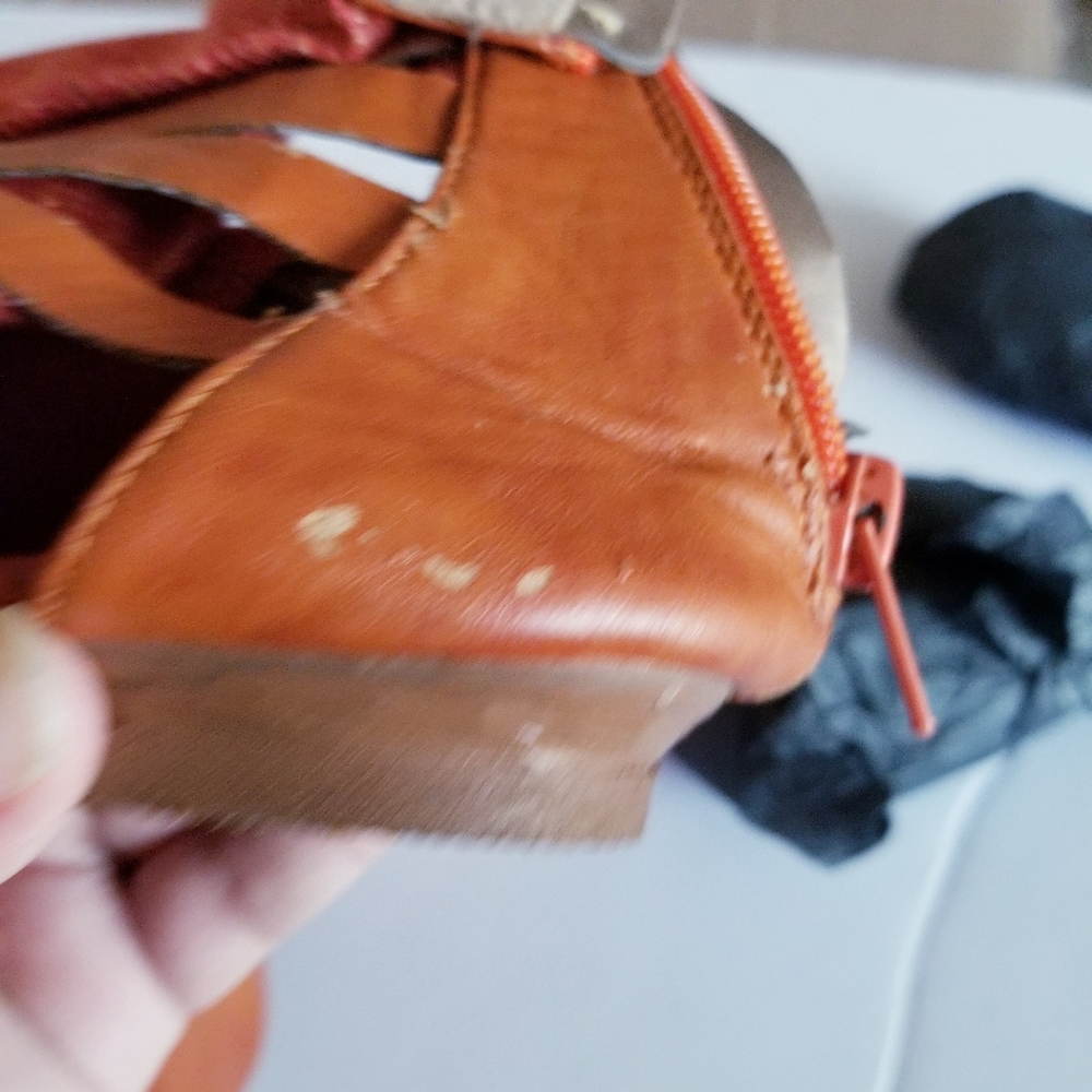 ❌SOLD❌ Vintage Bumper Burnt Orange Sandals - Picture 2 of 8